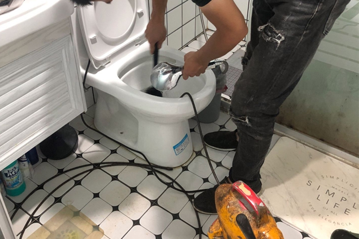 合作疏通下水道